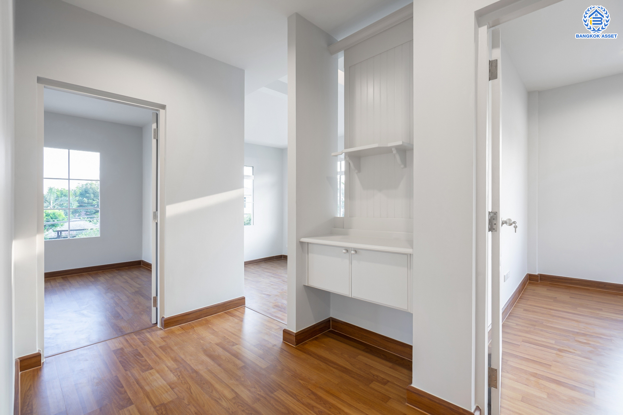 บ้านมือสองตกแต่งใหม่ ม.ชัยพฤกษ์ บางบัวทอง บ้านเดี่ยว แบรนด์ LH  เนื้อที่ 92.9 ตร.ว. ฟังก์ชัน 3 ห้องนอน 3 ห้องน้ำ จอดรถได้ถึง 4 คัน มีพื้นที่บริเวณบ้านกว้างขวางกว่า 232 ตร.ม. พร้อม Facilities ครบครัน บนทำเลเดินทางสะดวก ติดถนนบางกรวย-ไทรน้อย ใกล้เซ็นทรัลเวสต์เกต และรถไฟฟ้าสายสีม่วง "สถานีบางพลู"